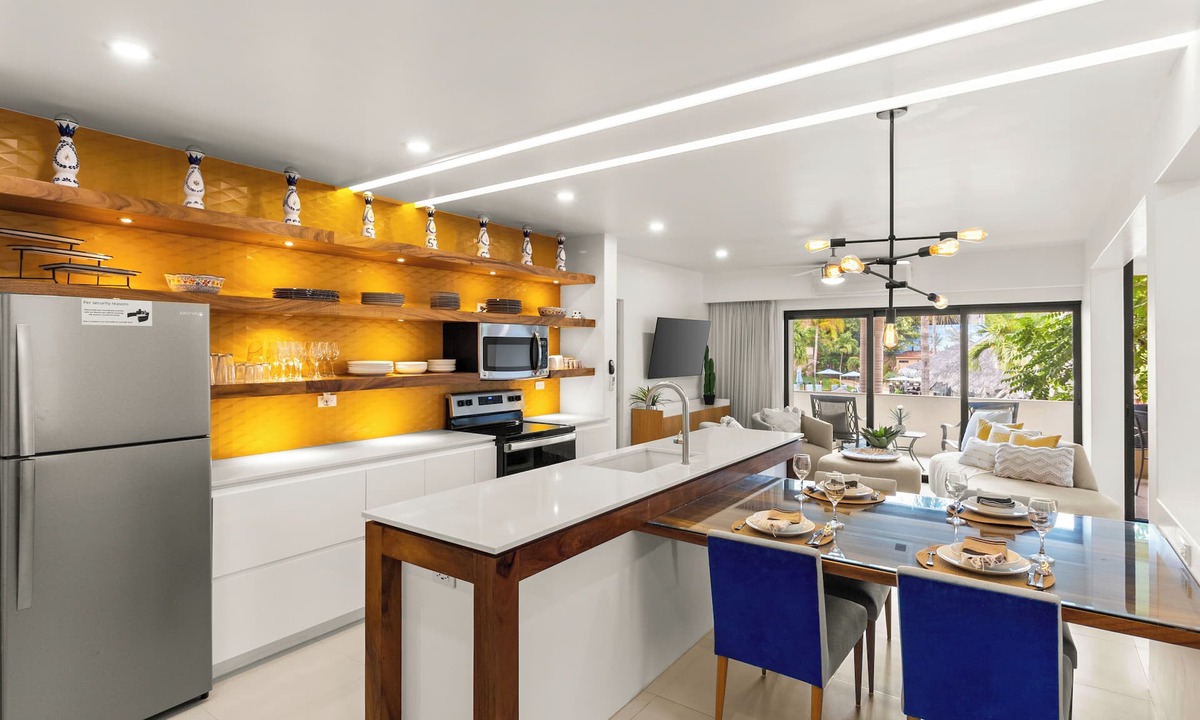 El Medano Ejidal Condo | 5 mins to Medano Beach and all the hot spots! Modern 3-bdrm-3.5 bath Condo