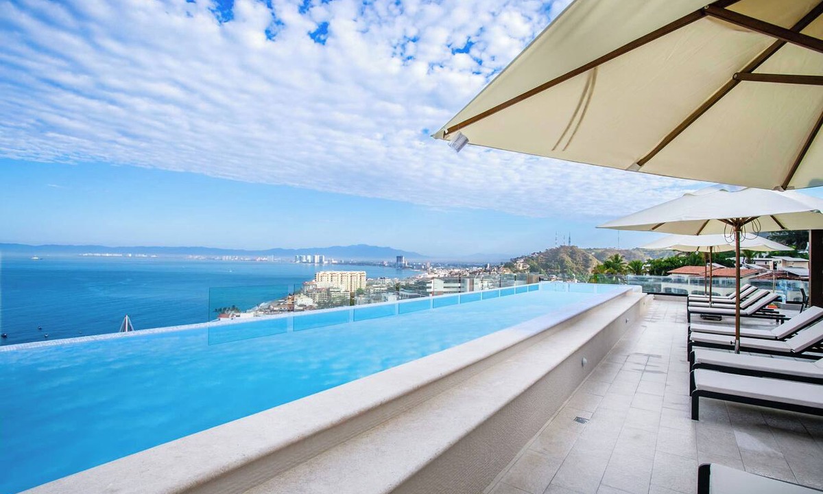 Amapas Condo | 6th-Floor Amapas Retreat – Pool & Sunset Views