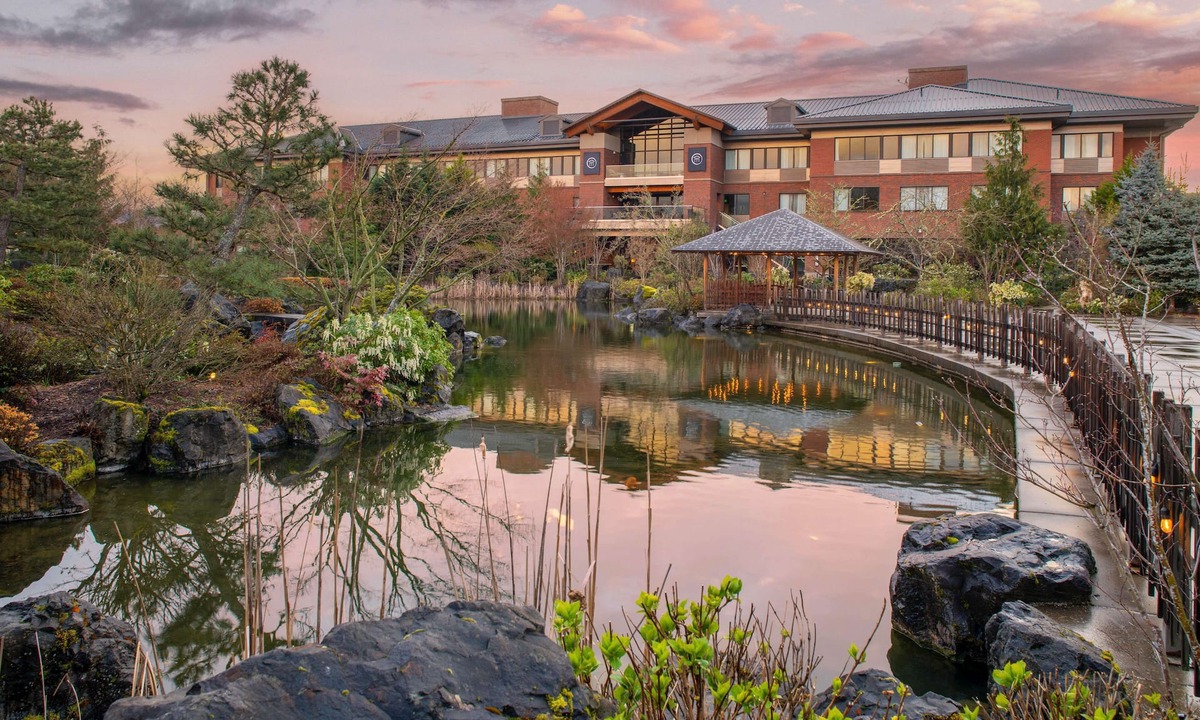 Lebanon Hotel | Best Western Premier Boulder Falls Inn