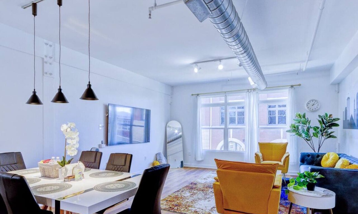 Downtown Memphis Apartment | BRAND NEW Modern Spacious Loft in Downtown with free parking