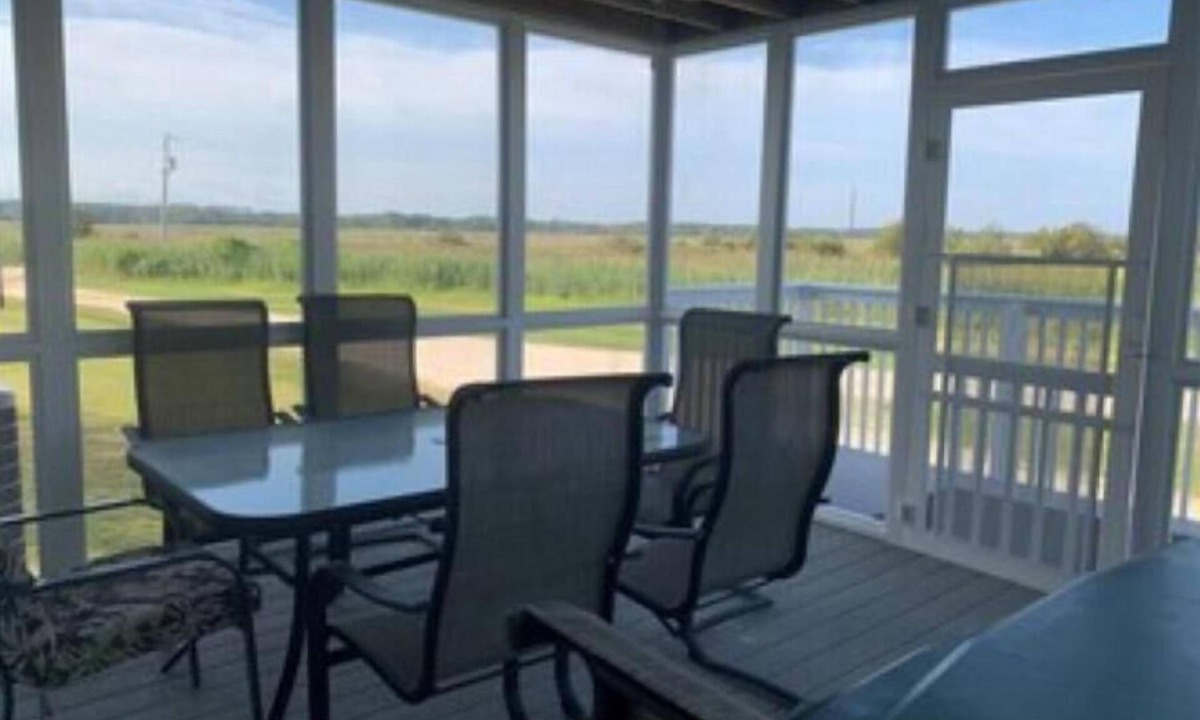 Upper Fairmount House | Breath-Taking Family Retreat On The Water!
