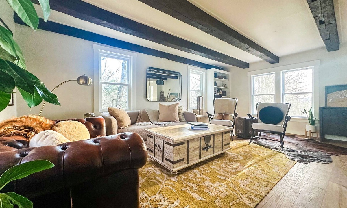 Eastern Vermont House | Charming 1810 farmhouse on 24 acres w/gorgeous mountain views, 2 bedrooms &WiFi