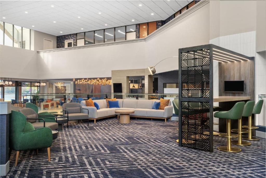 Northwest Hotel | Crowne Plaza Virginia Beach Town Center by IHG