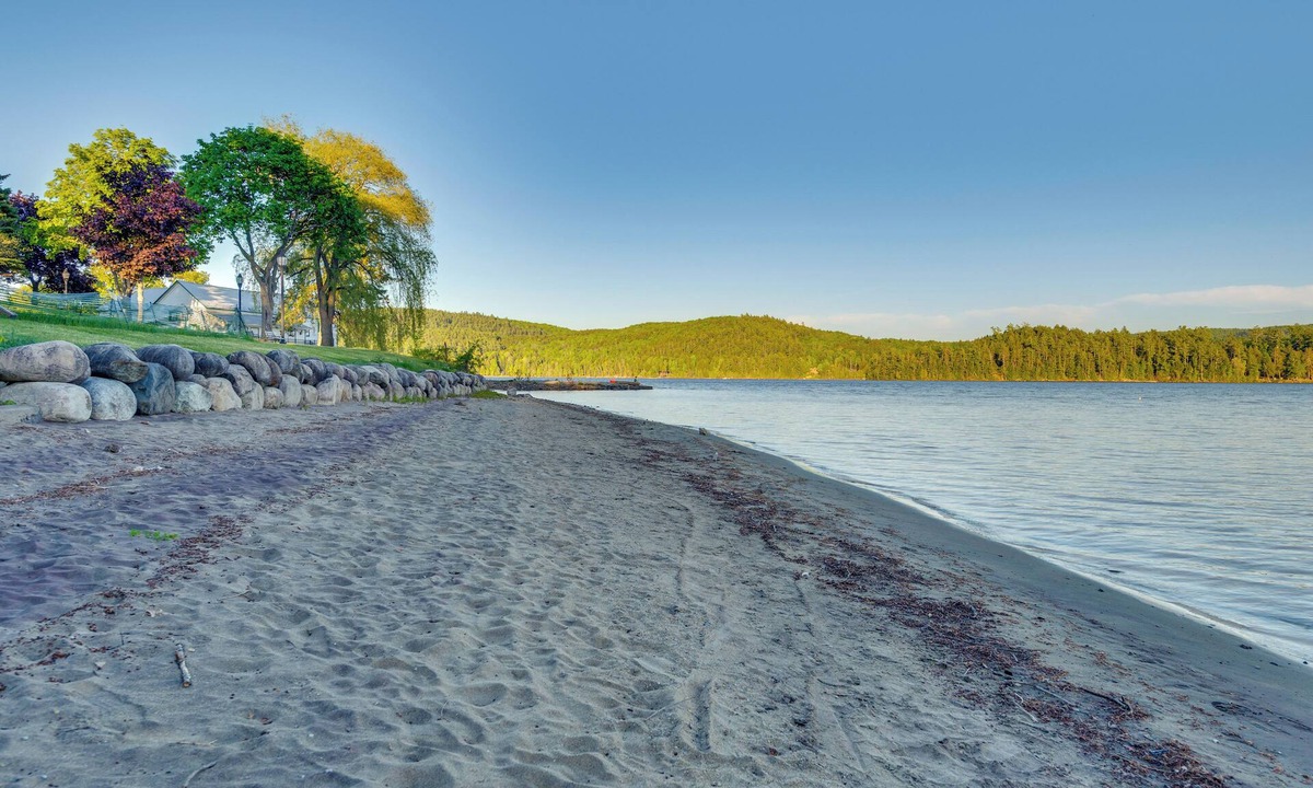 Schroon Lake Apartment | Easy Schroon Lake Living! Close to Marina & Town