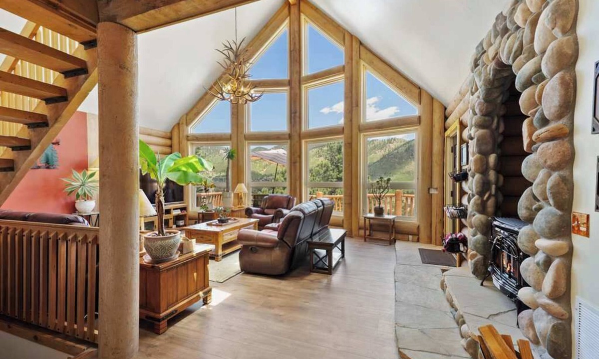Cascade-Chipita Park Cabin | Hawk's Landing | A Refined Modern Mountain Escape