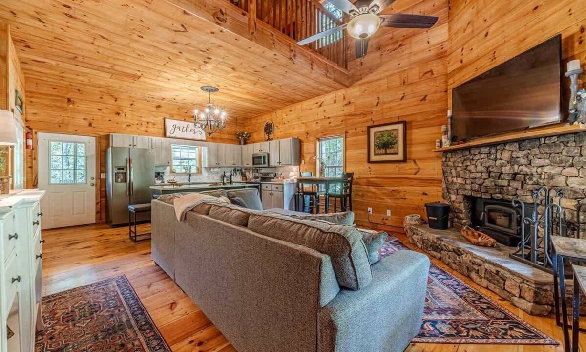 Sautee Nacoochee House | HOO`S THERE HIDEAWAY | HOT TUB | POOL TABLE