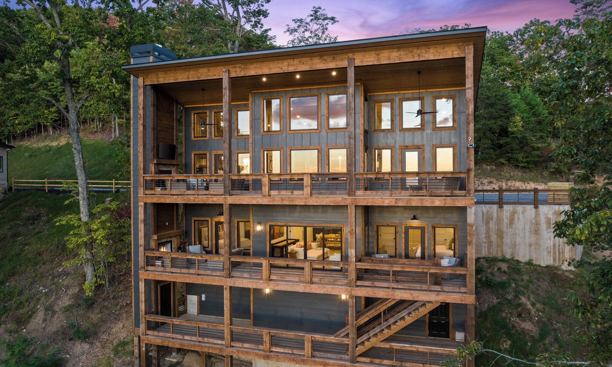 Morganton Cabin | Luxurious 4-Bedroom Mountain Cabin, Amazing Mountain Views, HotTub, 4 Fireplaces