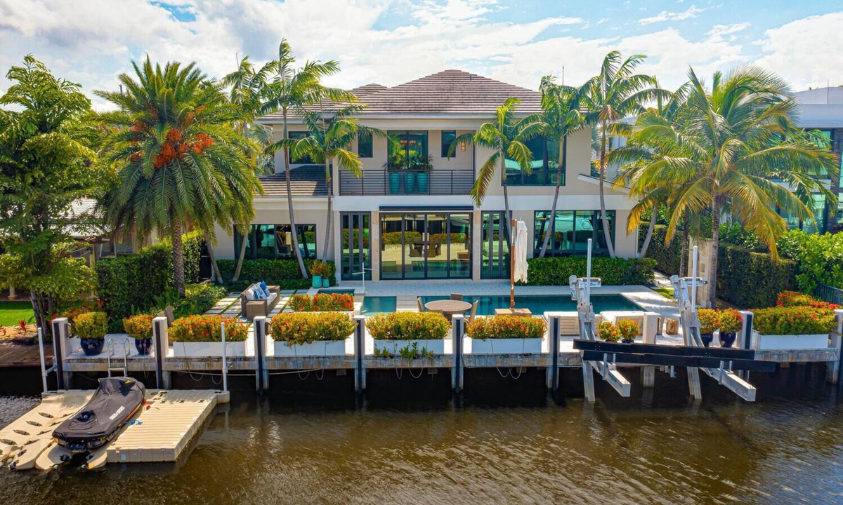 Riviera Isles House | LUXURIOUS MANSION WITH 5 SUITES ON THE WATER!