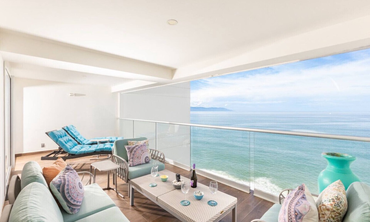 Las Glorias Condo | Luxury 2-Bedroom Beachfront Oasis – Two Balconies to Soak in the Views