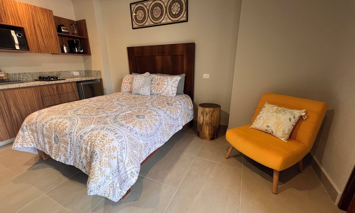 Benito Juarez Condo | New condo with roof top pool & fitness room, WiFi, 5 minutes from Romantic Zone