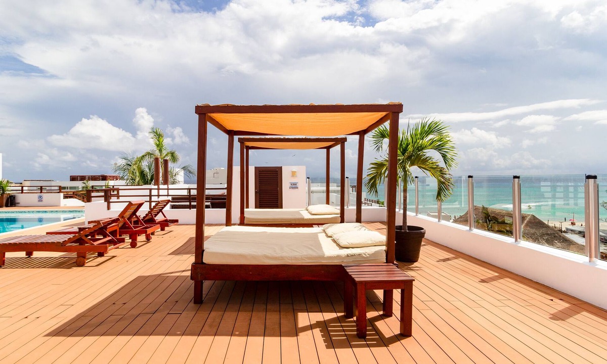 Puerto Juarez Condo | Outstanding Oceanfront 2 bdr/2ba in heart of Playa