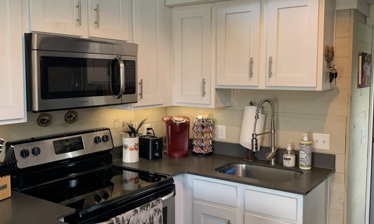 Flat Rock Cottage | Peaceful Tiny Home at the Simple Life Village, Pool, Fitness Center