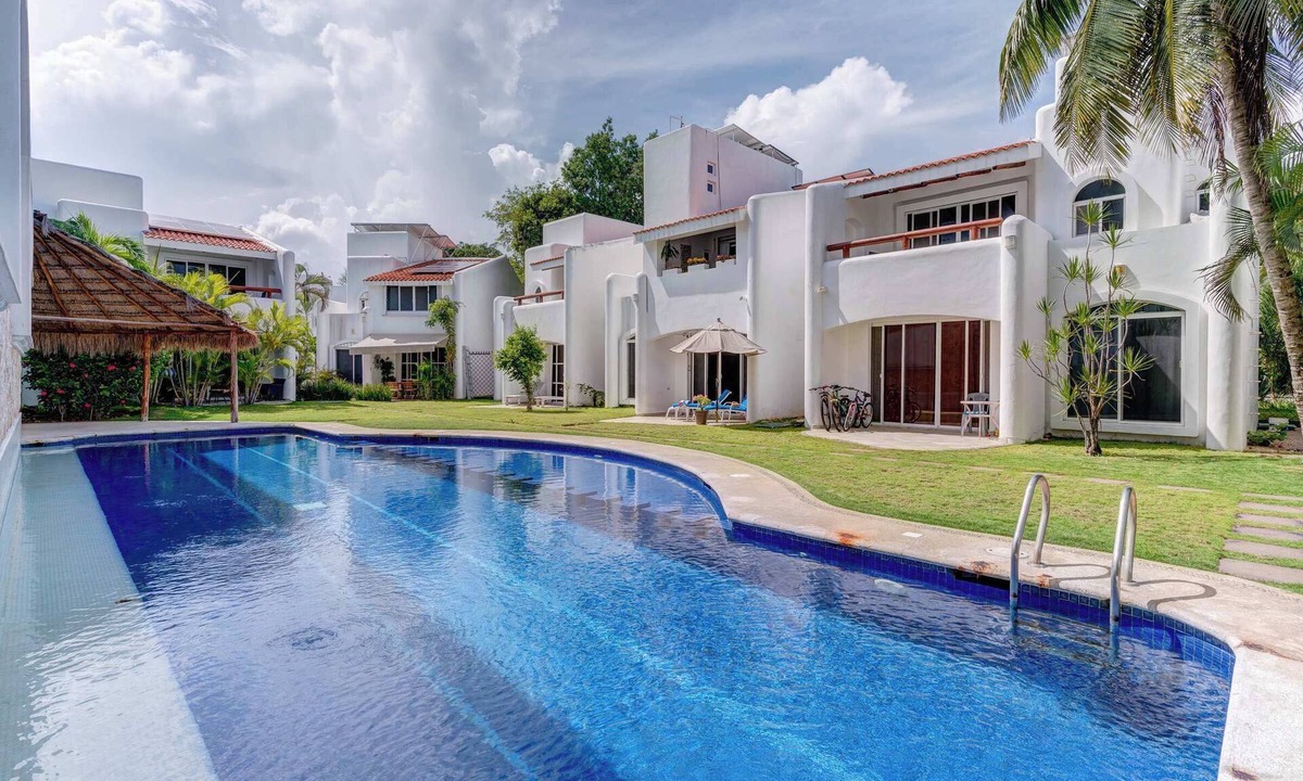 Playacar Condo | Poolside Family-Friendly Haven Near Golf & Beaches