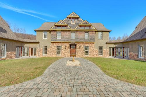 Kingsport House | Private Hot Tub: 'Bays View Lodge' in Kingsport!