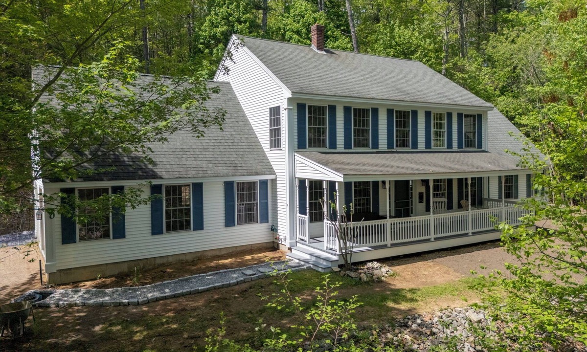 Ogunquit House | Spacious 5-bedroom estate in charming Ogunquit with AC and 700 square foot deck.