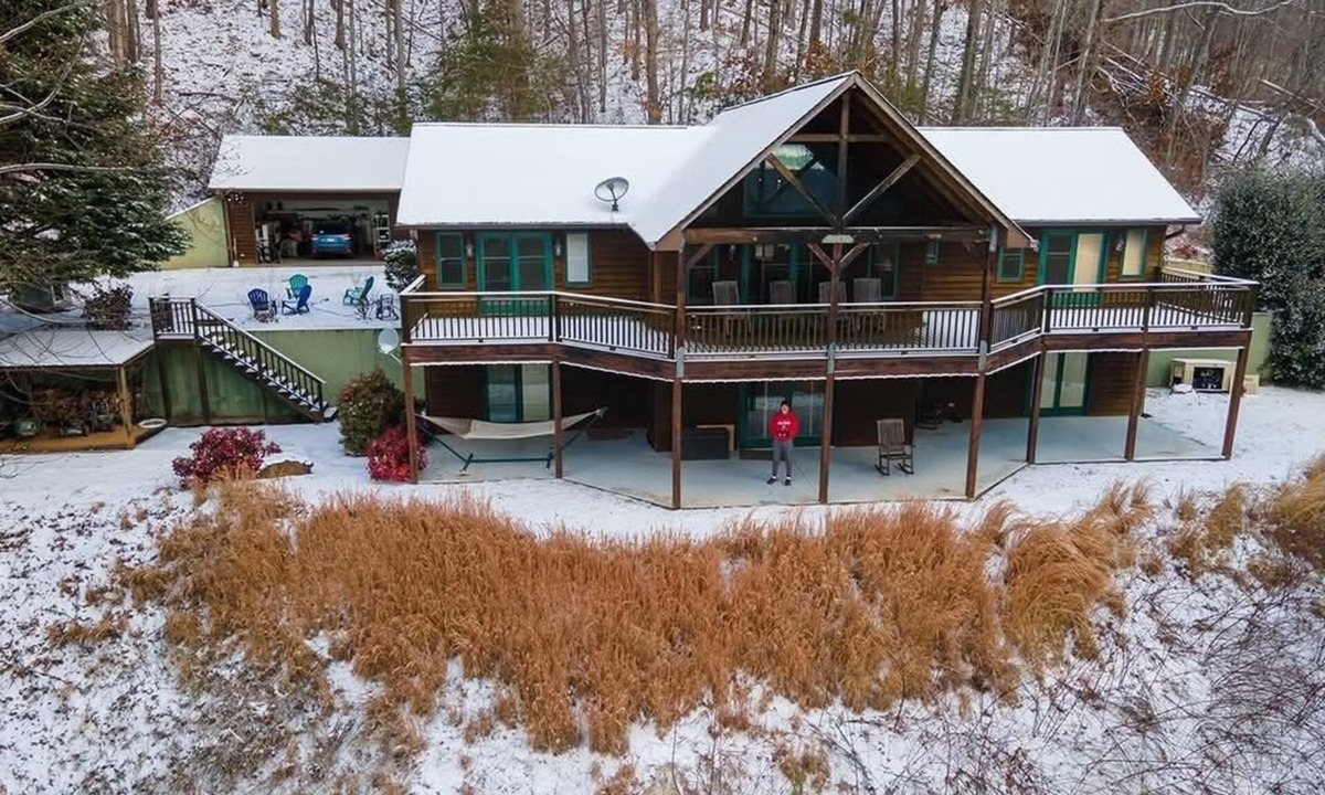 Columbus House | Stunning Mountain Farm Getaway