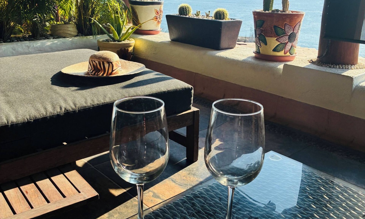 Zihuatanejo Condo | Stunning View of Zihua! Relax and enjoy a wonderful time at Preciosa