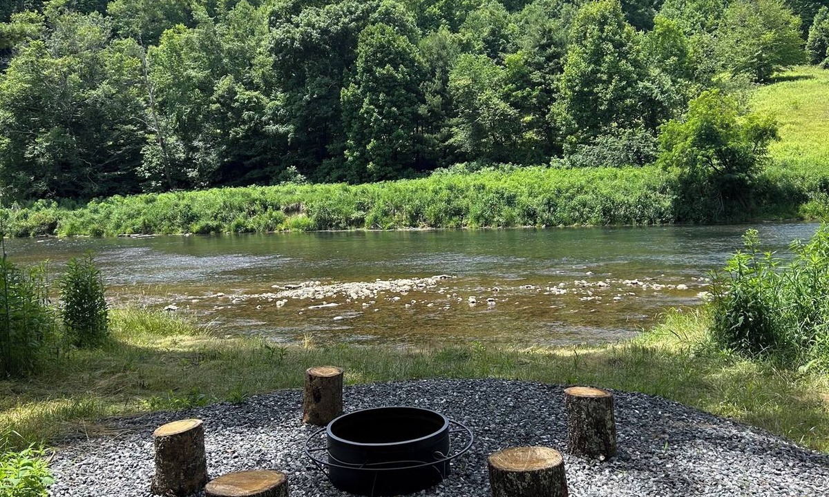 West Jefferson Cabin | Summer Fun @ River Breeze: Riverfront Access & View! Dog-Friendly, Fenced Yard!