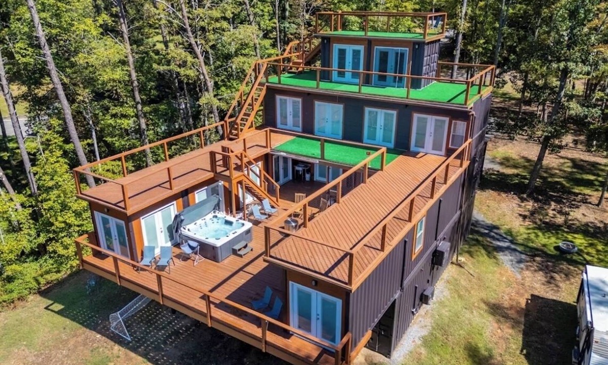 Lookout Mountain House | Tranquil 3-bedroom 3.5 Bath Tree house in Lookout Mountain plus cottage