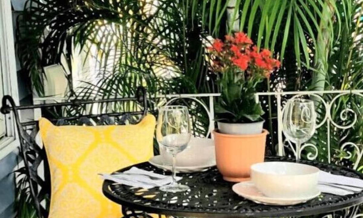 Tampa House | Tropical Key West Tampa Cottage