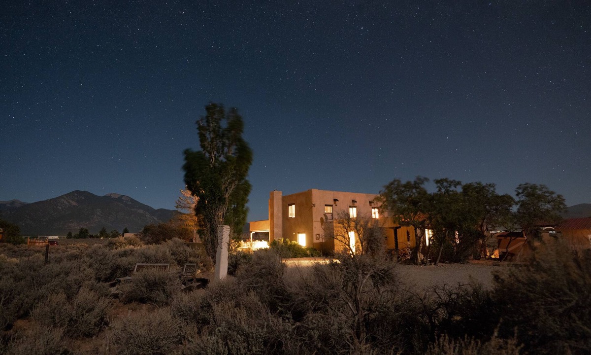 El Prado House | Your Own Art Gallery with 360 Degree Views!