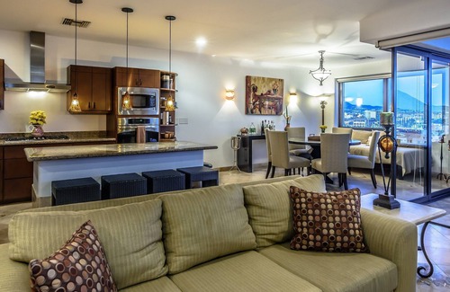 Centro Condo | SPACIOUS LUXURY CONDO - WALK EVERYWHERE - PRIVATE SECURITY!