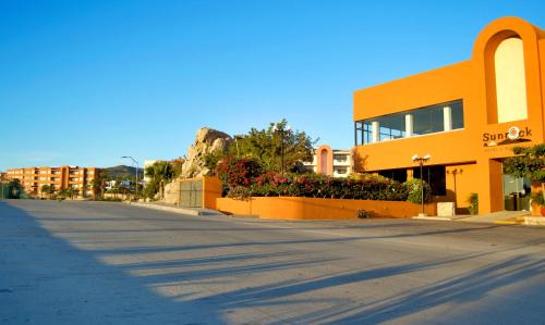 Cabo Bello Hotel | Sunrock Hotel & Suites