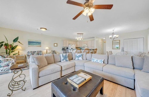 Huddleston Apartment | #121 Pointe - 3 Bedroom Lakefront Condo at Mariners SML