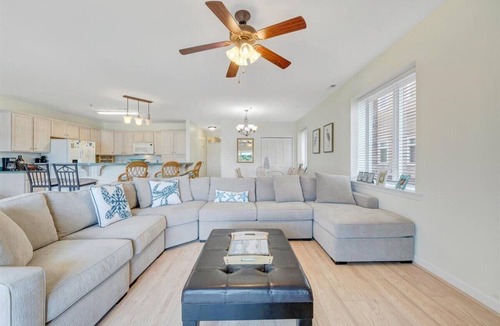 Huddleston Apartment | #121 Pointe - 3 Bedroom Lakefront Condo at Mariners SML