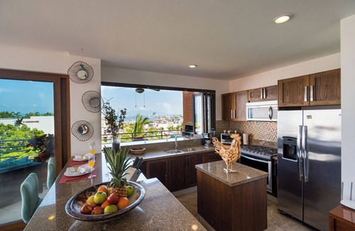 Emiliano Zapata Condo | 2 Bed 2 Bath Ocean View Corner Suite · R304