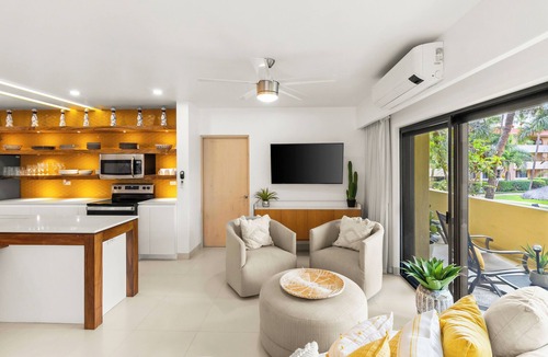 El Medano Ejidal Condo | 5 mins to Medano Beach and all the hot spots! Modern 3-bdrm-3.5 bath Condo