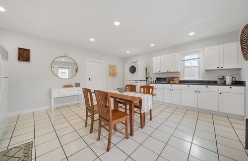 Allston Apartment | 5BR 2BTH Bright & Spacious Apt in Brighton