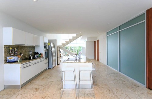 Downtown Condo | Beachside Retreat | Pools | Gym | Walk to 5th Ave