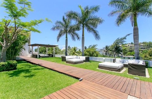 Downtown Condo | Beachside Retreat | Pools | Gym | Walk to 5th Ave