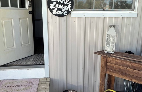 Truth or Consequences Cabin | Beautiful 2-bedroom cozy getaway beachside with outdoor patio and lake toys