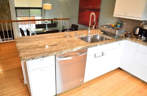 Del Rey House | Beautiful, Bright & Secure Townhome in Marina del Rey, CA