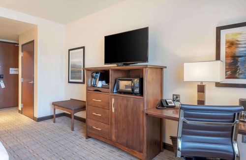 Lebanon Hotel | Best Western Premier Boulder Falls Inn