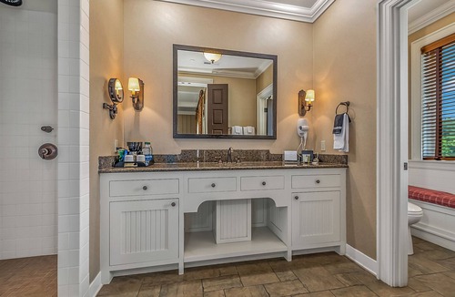 Mill Spring Cabin | Bright's Creek Lodge, Double Queen w/Balcony -Near Tryon, TIEC & Hendersonville