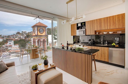 Emiliano Zapata Condo | Casa Creciente: Luxury Romantic Zone Condo with Rooftop Pool & Views