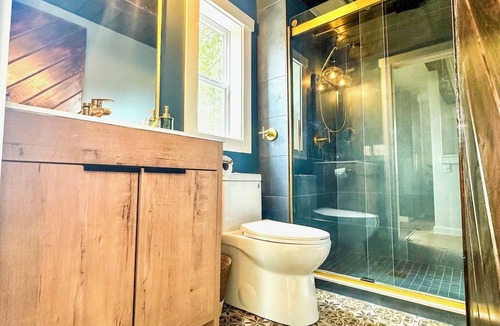 Eastern Vermont House | Charming 1810 farmhouse on 24 acres w/gorgeous mountain views, 2 bedrooms &WiFi