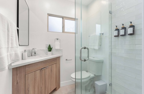 Del Rey House | Charming 2-bedroom house with WiFi, AC in enjoyable Culver City