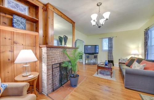 Hampton House | Charming Hampton Home ~ 7 Mi to Buckroe Beach!