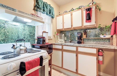 Stone Mountain Apartment | Charming Stone Mountain Studio: Deck & No Steps