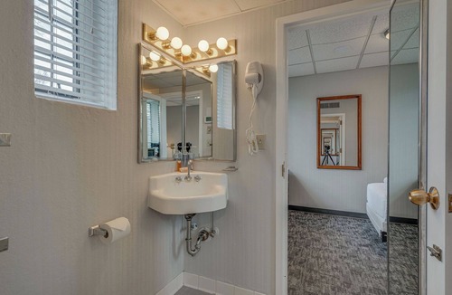 Music Row Hotel | Charming Suite in Music Row!
