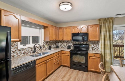 McGaheysville Villa | Charming Woodstone Meadows Villa @ Massanutten with Jetted tub & fireplace