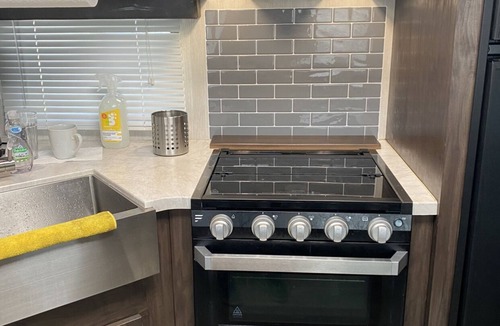 Taylor Creek House | Comfortable Updated RV Camper