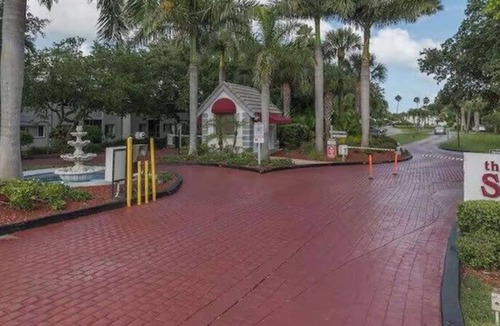 Port Canaveral Condo | Cozy 1-bedroom condo in wonderful Cape Canaveral, complex on beach.