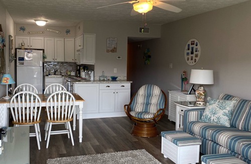 Duck Condo | Cozy 2nd Floor Unit in Oceanfront Condos w/Ocean View-Towels & Linens