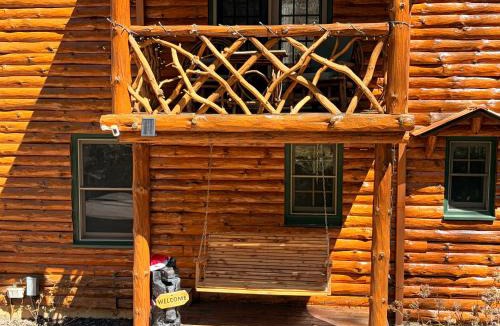 Morganton House | Crabapple-Secluded cabin with pond creek access, hot tub, fire pit in Blue Ridge