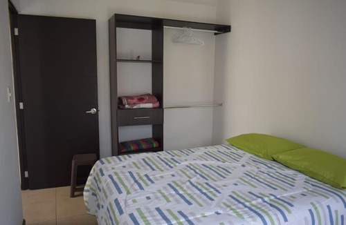 Ciudad Vieja House | cuarto en senderos comendador con baño privado
